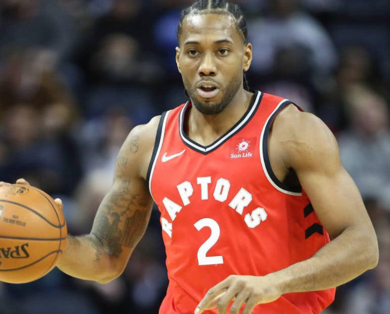 记者：米兰将与莱万经纪人会面讨论转会，伊布支持这一交易（米兰计划与莱万经纪人洽谈转会，伊布力挺此交易）