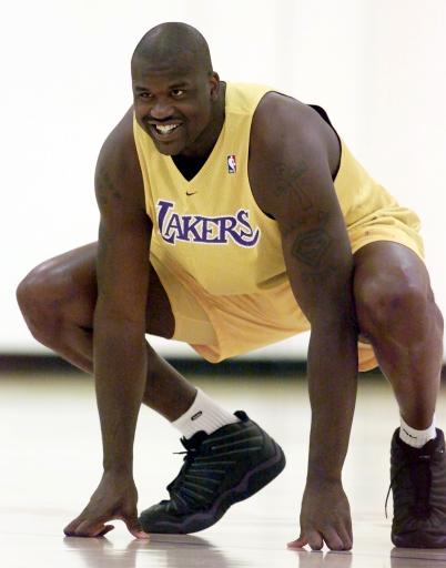 欧文突破防守送出关键助攻（欧文穿透防线妙传制胜）