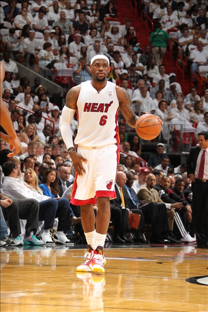 万-比萨卡8.7分羞辱老东家，曼联主场闷平保级队，阿莫林换人再遭质疑（万-比萨卡获8.7分刺痛旧主，曼联主场被保级队逼平，阿莫林换人再遭质疑）