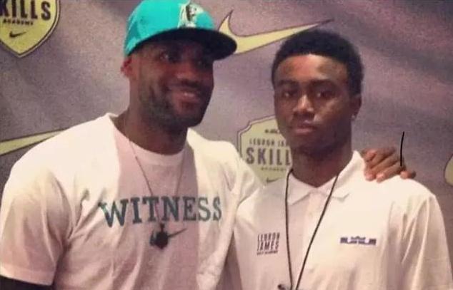 执教生涯意甲拿到1000分，斯帕莱蒂成历史第五人（斯帕莱蒂执教意甲积分达1000分，成为历史第5位达成者）