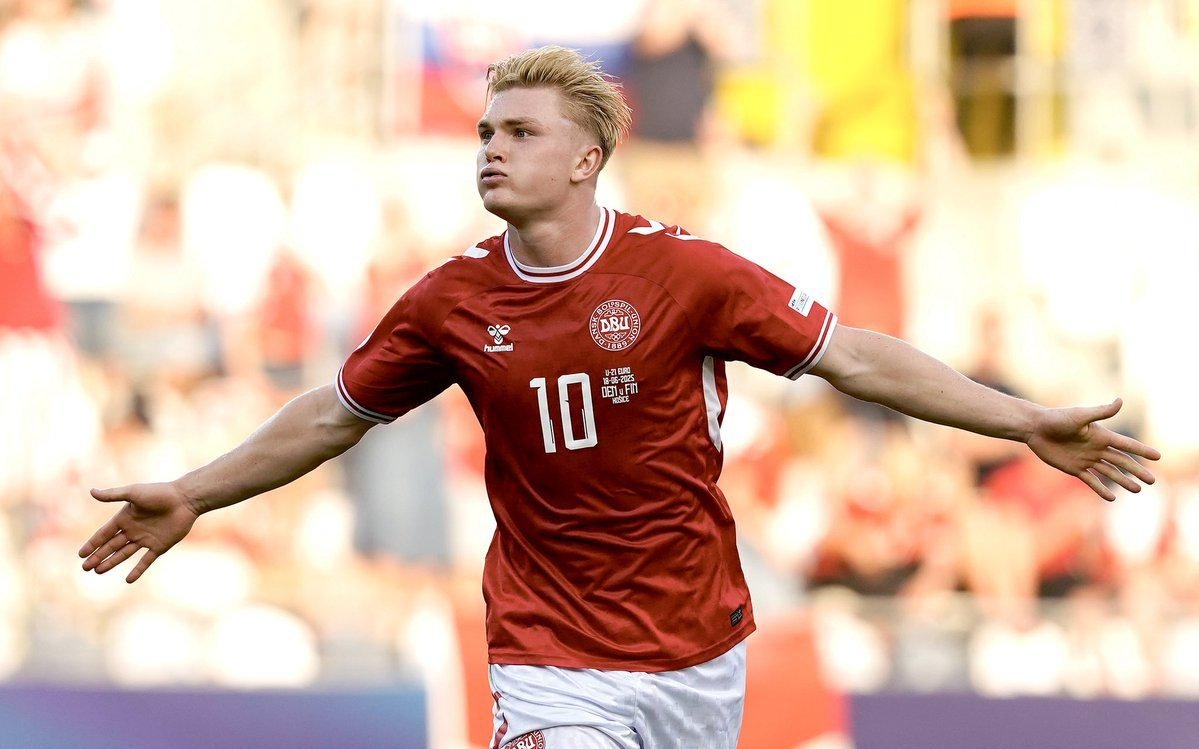 想让B费离队？跟队：曼联坚称已明确他是球队未来计划的核心（辟谣B费离队传闻：曼联重申他是未来建队核心）