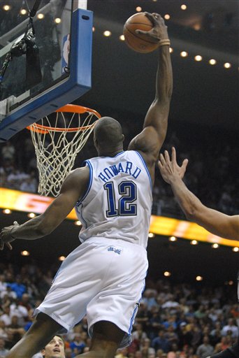 佩工：皮球先打在球员身上再弹到手上，裁判硬造了一个点球（佩工：球先中身体再碰手臂，主裁强行判点球）