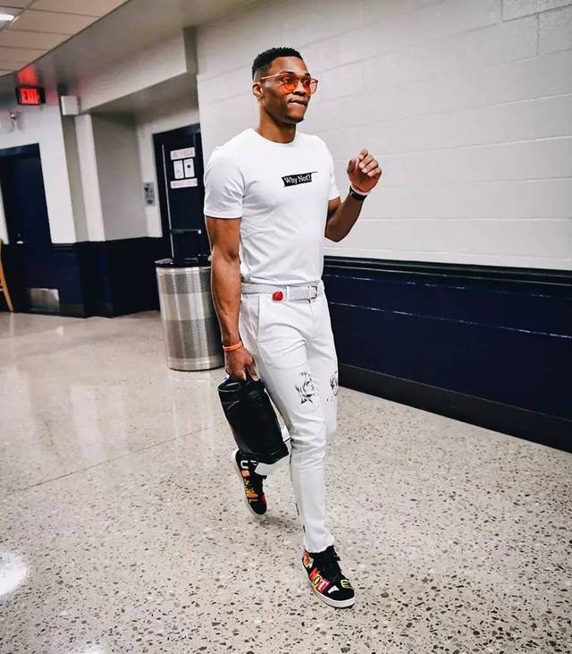 沃尔特马德：在英超踢球对我帮助很大；刚到纽卡时确实有压力（沃尔特马德：英超经历让我受益匪浅，初到纽卡压力不小）