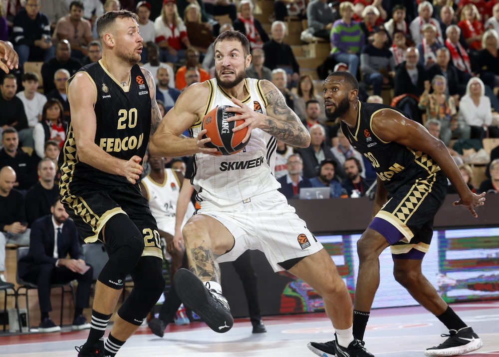 梅西亮相引发全球关注（梅西亮相掀起全球热议）