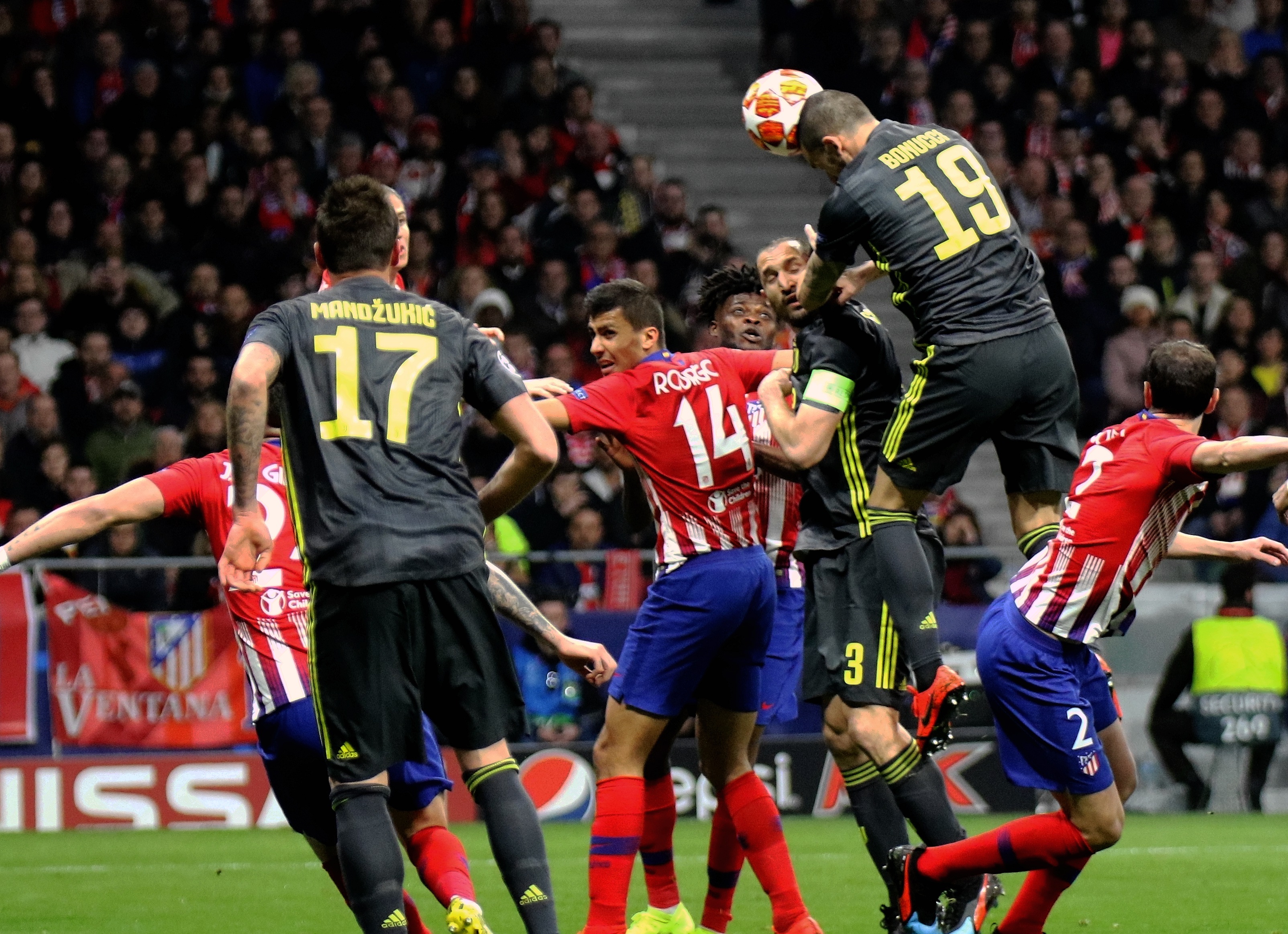 雷霆＆勇士合计狂轰33记三分，三分命中率均超4成